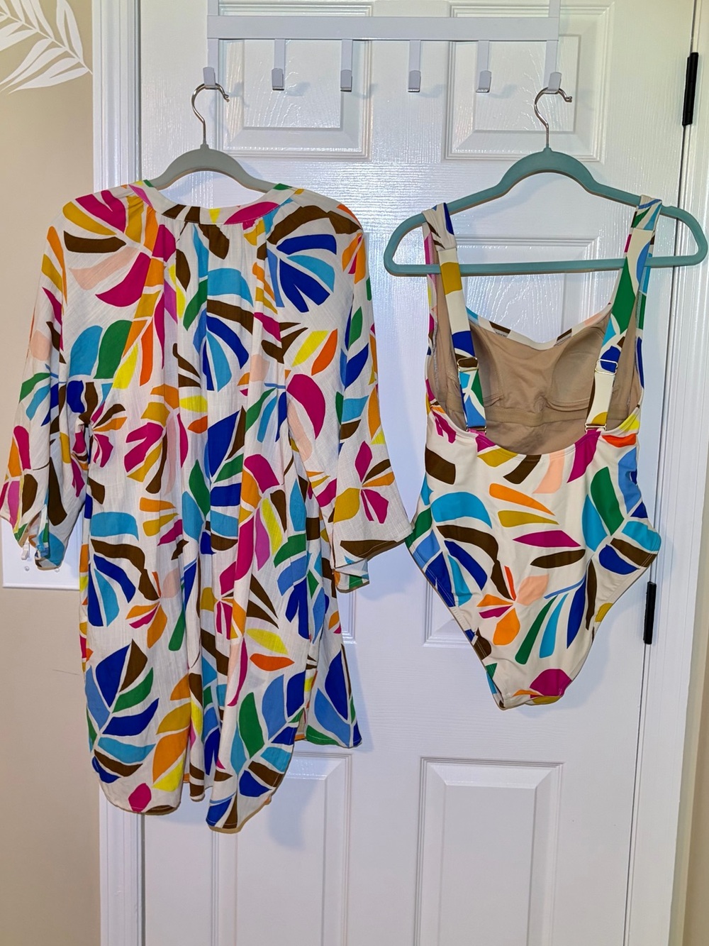 Tabitha Brown Bold Vibrant Multicolor Palm Print Cover Up. Size Large - Picture 7 of 7